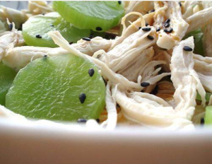 手撕雞肉拌萵苣