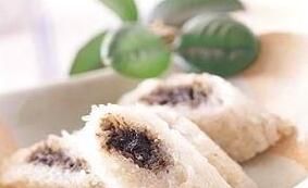 黑芝麻粉製作糯米卷 黑芝麻粉製作糯米卷