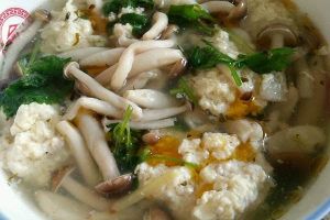 蟹味菇肉丸湯 蟹味菇肉丸湯