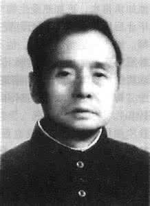 季信，浙江青田人。中共黨員。