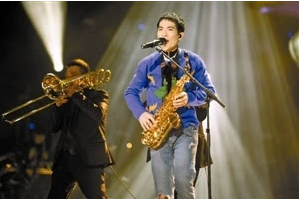 蕭敬騰演唱《愛我你就抱抱我》