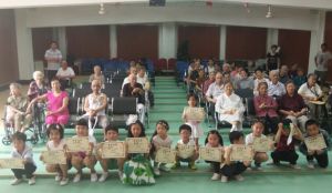 千禾敬老院公益演出（左邊第三個）