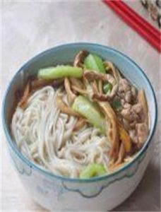 木耳黃花肉絲麵 木耳黃花肉絲麵