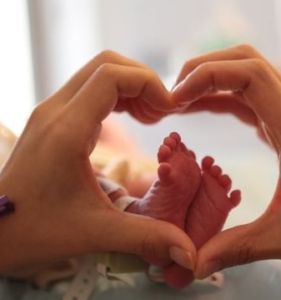 王力宏曬女兒腳丫照