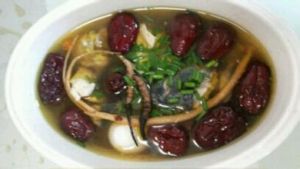 黃耆大棗燉土雞 黃耆大棗燉土雞