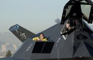 維護中的F-117