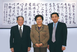 商會曲維枝會長（中）、王寧副會長（右一）