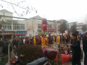 過年從薛峰開始玩龍燈