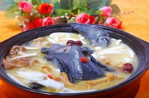 田七烏雞煲 田七烏雞煲