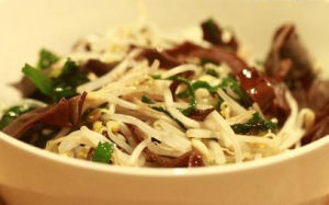 黃豆芽拌木耳 黃豆芽拌木耳