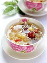 百合紅棗銀耳蓮子湯 百合紅棗銀耳蓮子湯