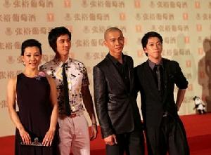 《戀愛通告》劇組亮相開幕紅毯