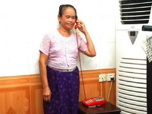 曼暖龍村-通電話