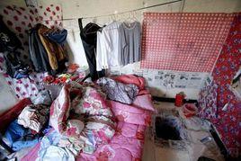 打工仔挖地窖囚禁女孩 打工仔挖地窖囚禁女孩