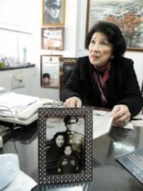 王玉齡擺在桌前的是她和張靈甫的合照