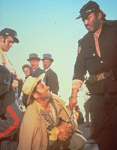 《黃金三鏢客》