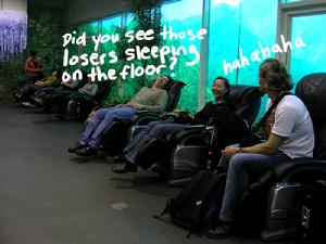 睡在越南機場