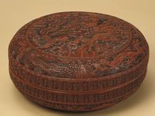 剔彩龍鳳紋大圓盒 剔彩龍鳳紋大圓盒