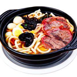 牛肉砂鍋米線 牛肉砂鍋米線
