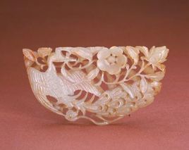 宋玉孔雀銜花飾 宋玉孔雀銜花飾