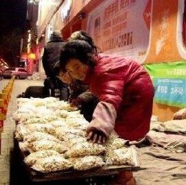 爆米花女孩[平頂山乞討女孩]