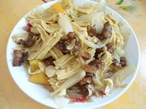 洋蔥香芹炒腐竹 洋蔥香芹炒腐竹