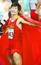 知明奪得大運會男子跳遠冠軍