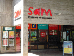 麥考里大學校徽圖書館