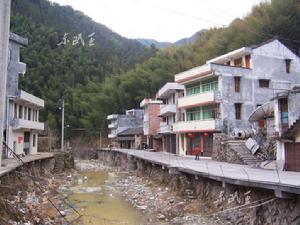 朱山村旁岸溪灘