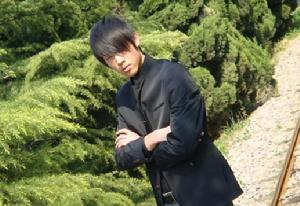 這是王強的照片，也是非英雄的劇照。