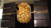 （圖）在測試架上的GPS衛星