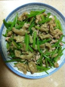 牛肉麵筋炒芹菜 牛肉麵筋炒芹菜
