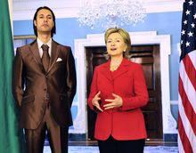 2009年希拉蕊會見卡扎菲”太子”穆塔西姆