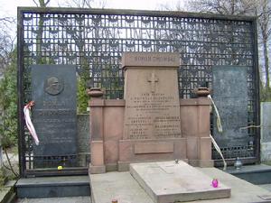 羅曼·德莫夫斯基的墳墓