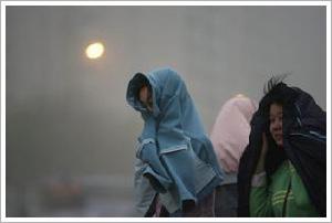 （圖）沙塵遮日