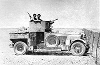 1940年，一輛擁有改良炮塔的1924羅爾斯-羅依絲裝甲車在西部沙漠的巴比迪亞地區
