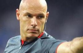 請裁判回到裁判席 請裁判回到裁判席