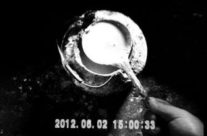 製藥袋需將農藥兌水，作坊主稱藥量濃度“全憑感覺”