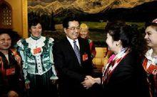 主席與代表親切的交談