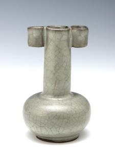 南宋郊壇下官窯貫耳瓶 南宋郊壇下官窯貫耳瓶