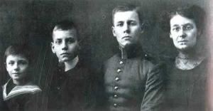 隆美爾（右2）同他的姐姐、兩個弟弟合影 
