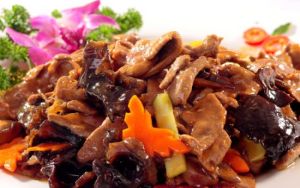 黑木耳炒豬肝片 黑木耳炒豬肝片