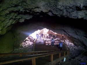 牡丹江鏡泊湖火山口國家森林公園裡的核心景點雄獅岩洞