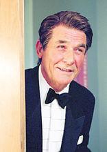 詹姆斯&middot;布洛林飾演的里根總統