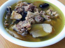 天麻燉烏雞 天麻燉烏雞