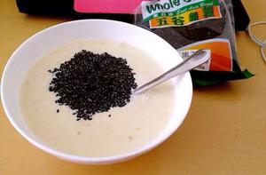 燕麥黑芝麻豆漿 燕麥黑芝麻豆漿