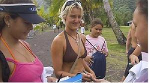 凱拉·肯內利 凱拉·肯內利