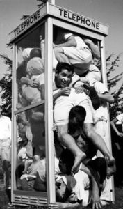 電話亭塞人遊戲