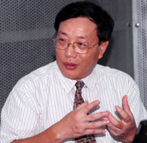 伍亮[湖南安化縣人大常委會黨組成員、副主任]