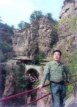 畫家王志學在蒼岩山